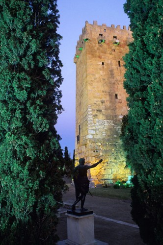 Murallas en el paseo arqueologico de Tarragona 332x500 Tarragona. Balcón de la eterna primavera (1 de 3)